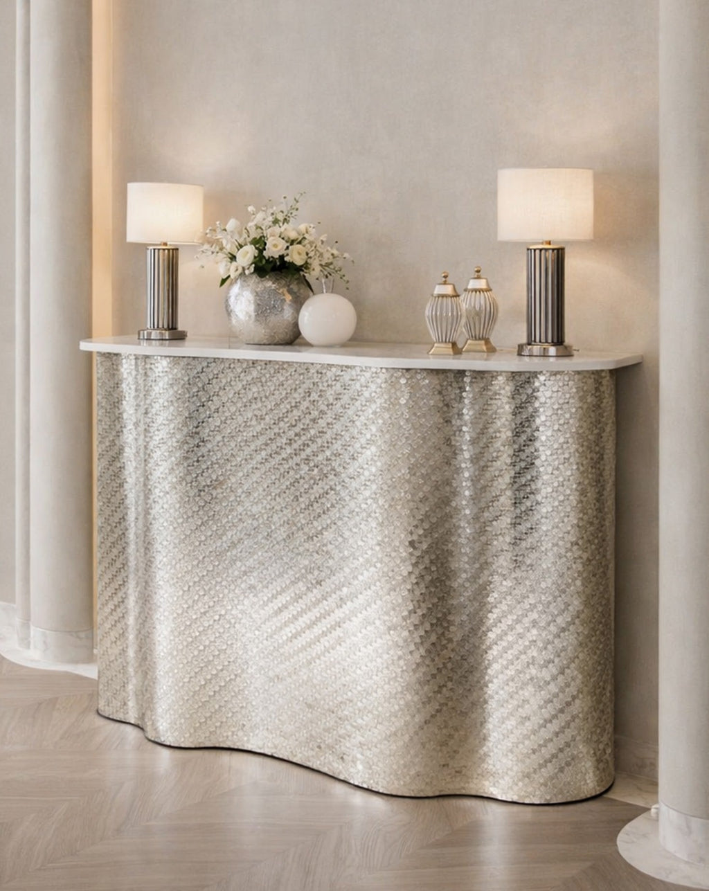 Meuble-bar en tissu argenté et chrome SS