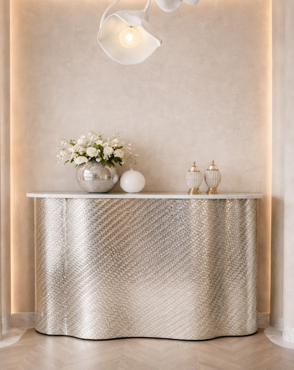Meuble-bar en tissu argenté et chrome SS